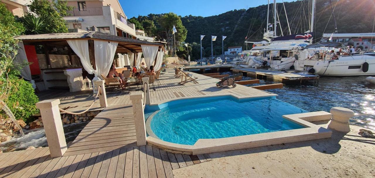 Guesthouse Augusta Insula Lastovo Ngoại thất bức ảnh