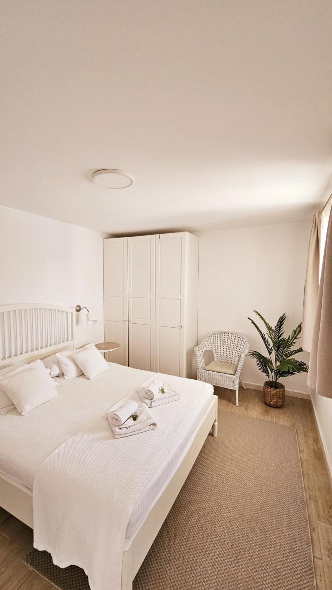 Guesthouse Augusta Insula Lastovo Ngoại thất bức ảnh