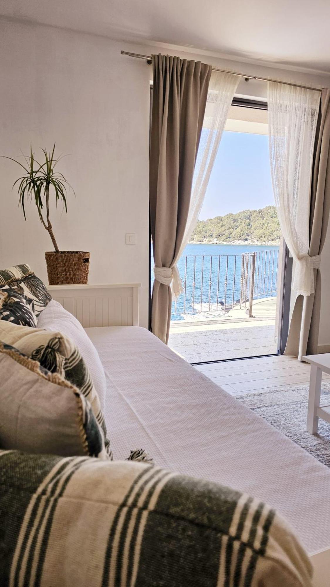 Guesthouse Augusta Insula Lastovo Ngoại thất bức ảnh