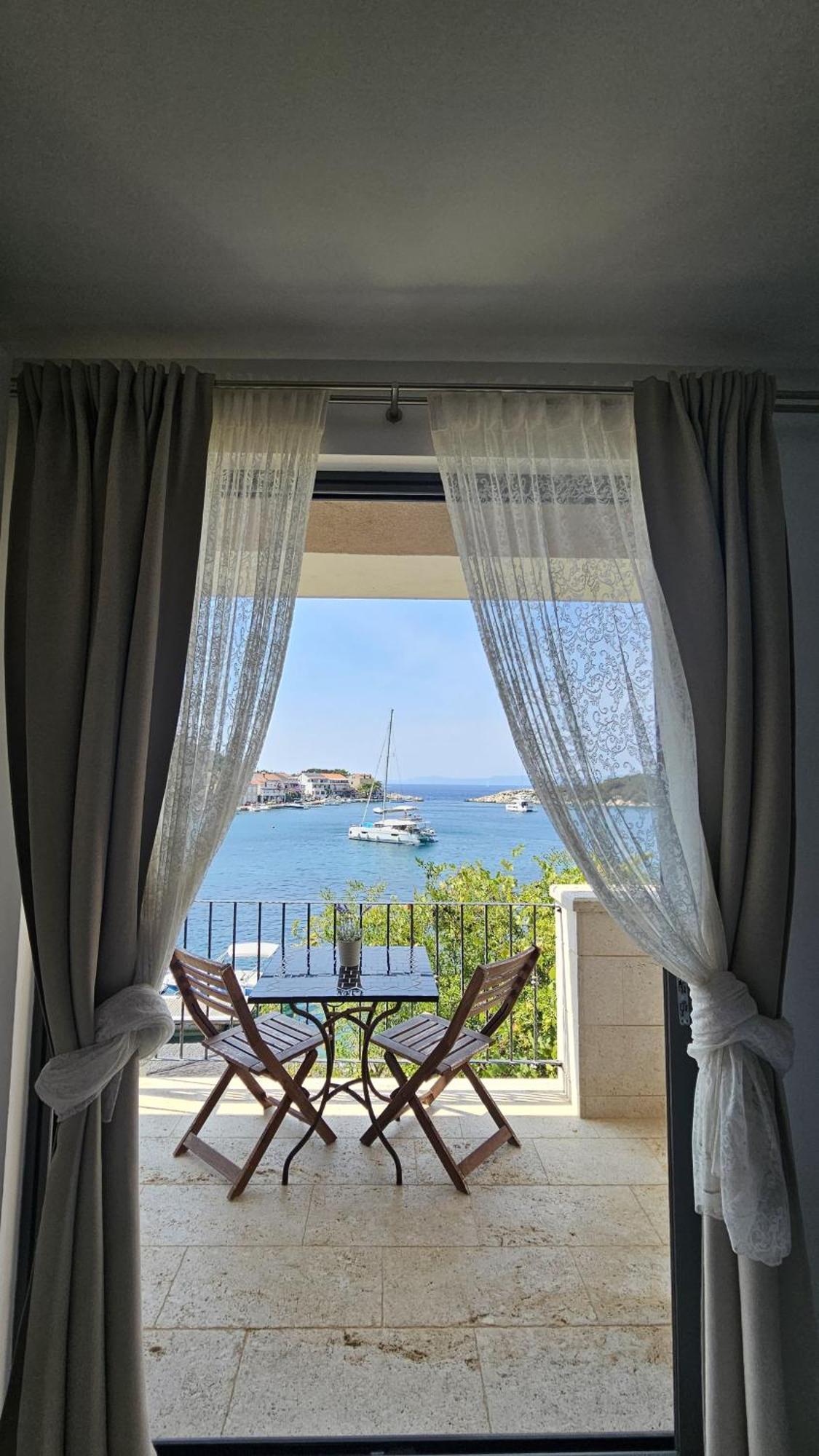 Guesthouse Augusta Insula Lastovo Ngoại thất bức ảnh